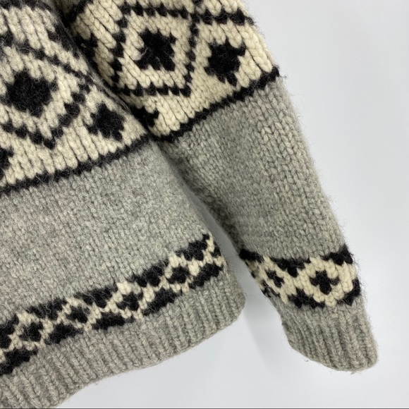 SOLD Vintage tribal print hand knit wool sweater - Picture 4 of 4